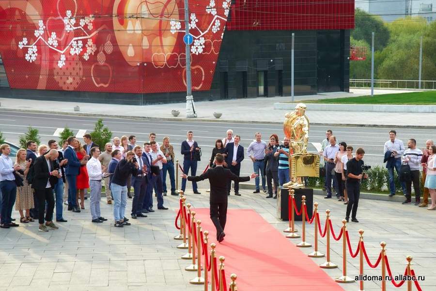 9 сентября в банкетном зале Orion Hall Moscow прошла торжественная церемония вручения премии «Монтажник года» – первой в России профессиональной награды для специалистов в сфере устройства инженерных систем, учрежденной компанией REHAU.