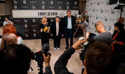 30 сентября в Общественной палате РФ прошел премьерный показ документального фильма «Восемь минут до земли» режиссера Анастасии Сарычевой. 